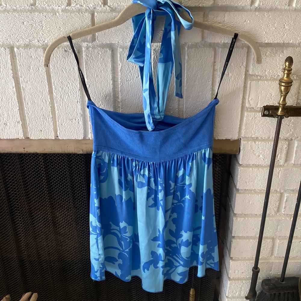 Tops - Picture 2 of 4